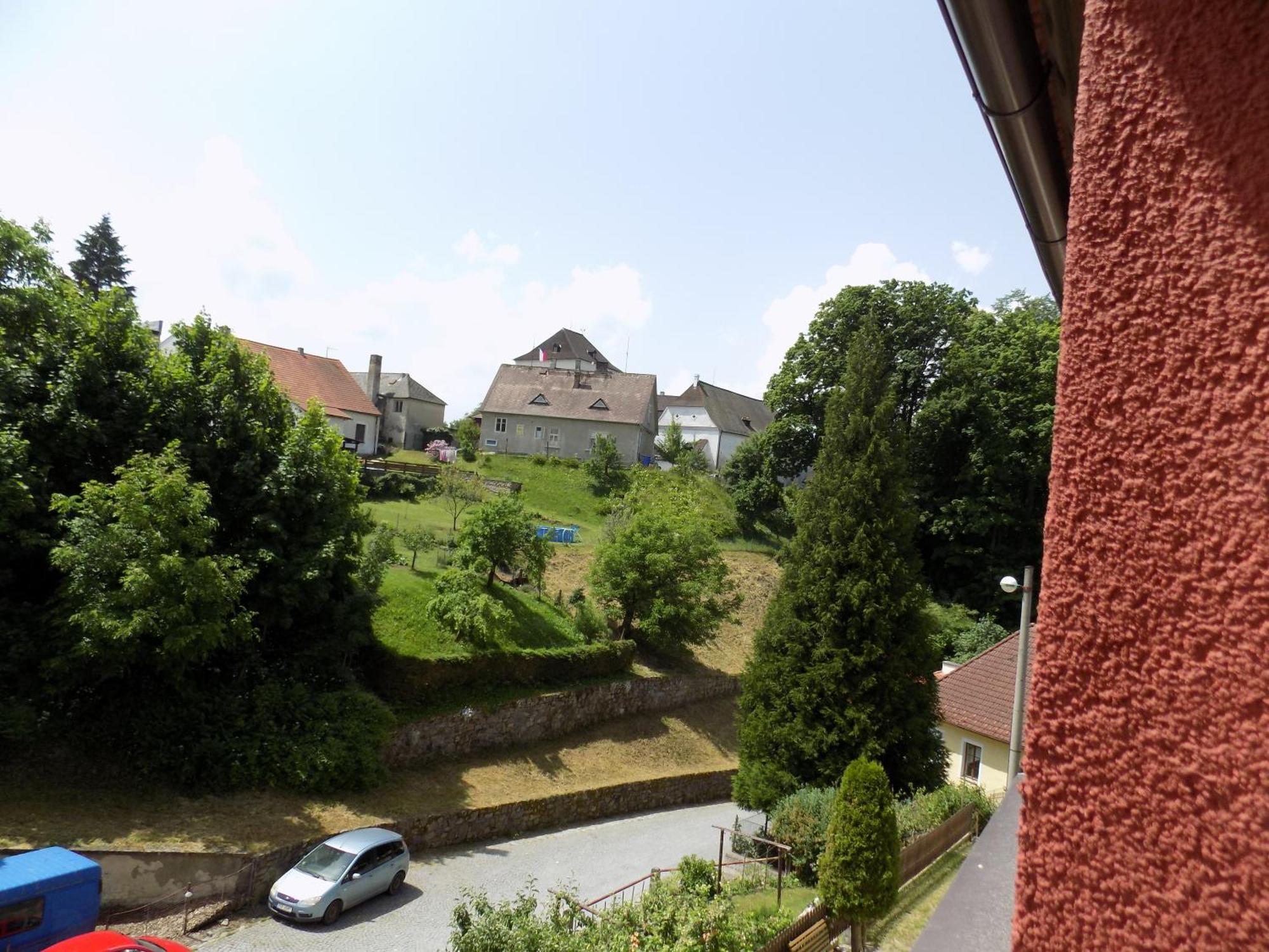 Ubytovani Apartmany Ferencikova Nové Hrady Zimmer foto